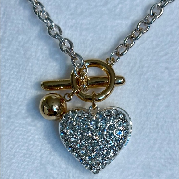 NWT, Guess Two Tone Rhinestone Heart Pendant Necklace with Toggle Closure, 18 in - Picture 2 of 7